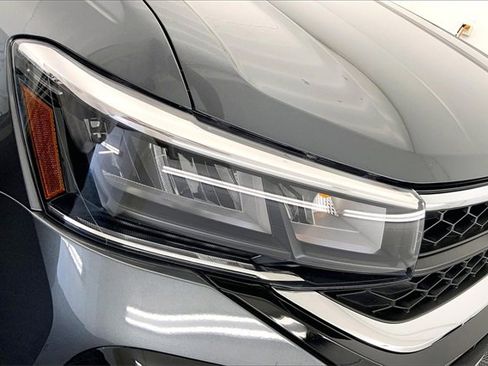 Used 2024 Volkswagen Taos SE image 28