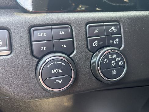 Used 2022 Chevrolet Silverado 1500 High Country w/ High Country Premium Package image 22