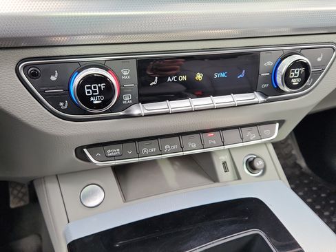 Used 2024 Audi Q5 2.0T Prestige image 28