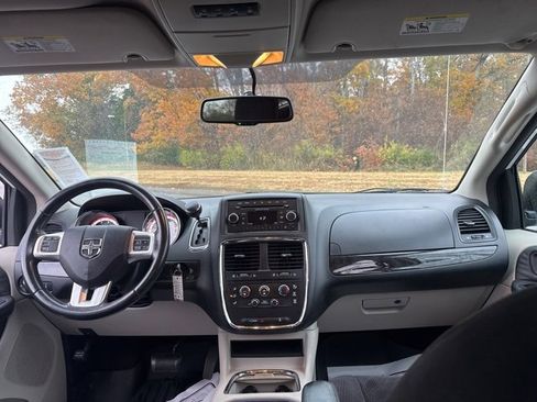 Used 2013 Dodge Grand Caravan SXT w/ UConnect Hands-Free Group image 13