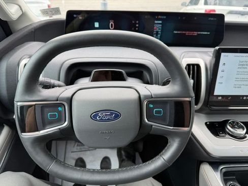 Used 2025 Ford Expedition Active AWD/4WD image 14