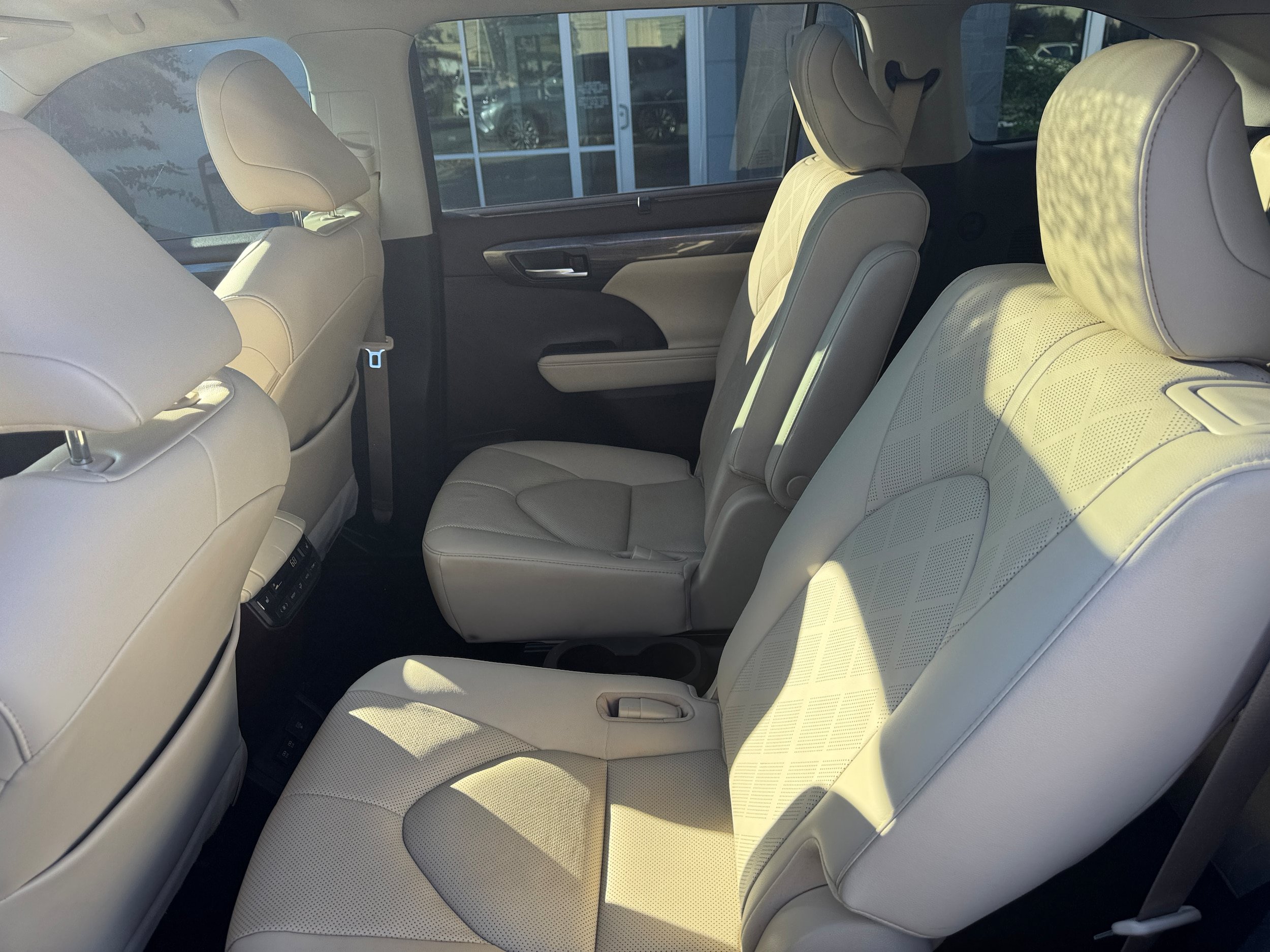 Used 2020 Toyota Highlander Platinum FWD image 13