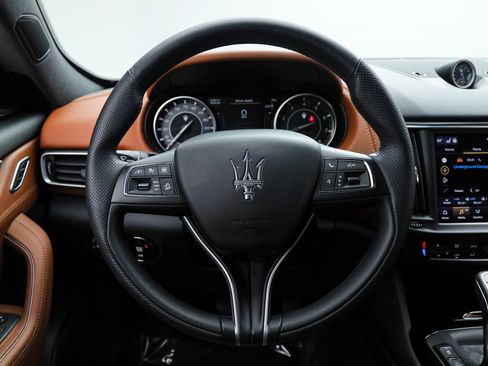 Certified 2023 Maserati Levante GT AWD/4WD image 19