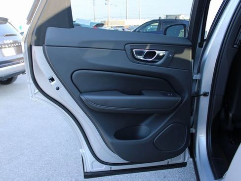 Used 2025 Volvo XC60 B5 Plus image 32