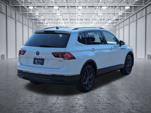 Used 2024 Volkswagen Tiguan SE w/ Panoramic Sunroof Package AWD/4WD image 5