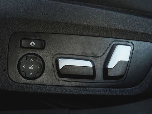 Used 2019 BMW 330i Sedan w/ Convenience Package image 18