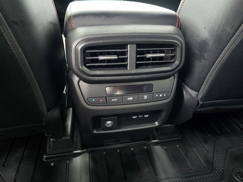 Used 2025 Honda Pilot TrailSport image 25