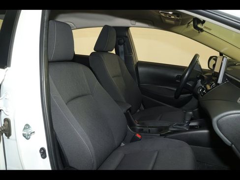 Used 2025 Toyota Corolla LE image 27