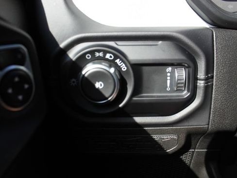 Used 2025 Jeep Wrangler Unlimited Sahara AWD/4WD image 22