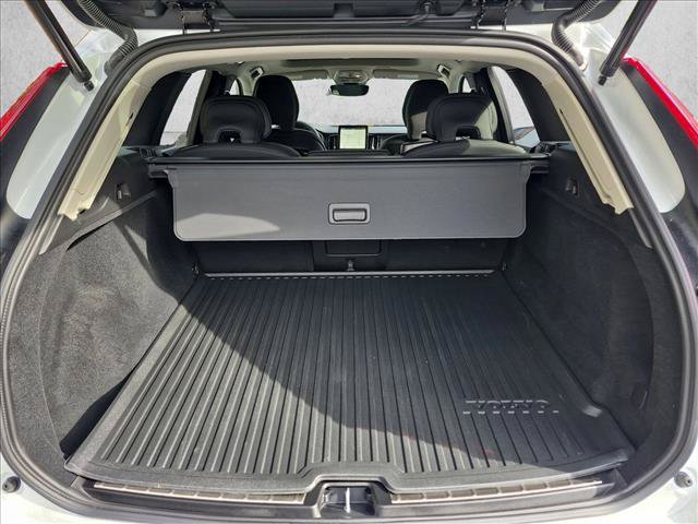 Certified 2026 Volvo XC60 B5 Plus w/ Climate Package PRO AWD/4WD image 6