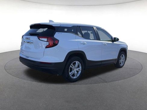 Used 2024 GMC Terrain SLE image 2