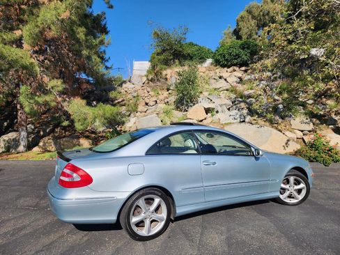 Used 2005 Mercedes-Benz CLK 320 Coupe image 8