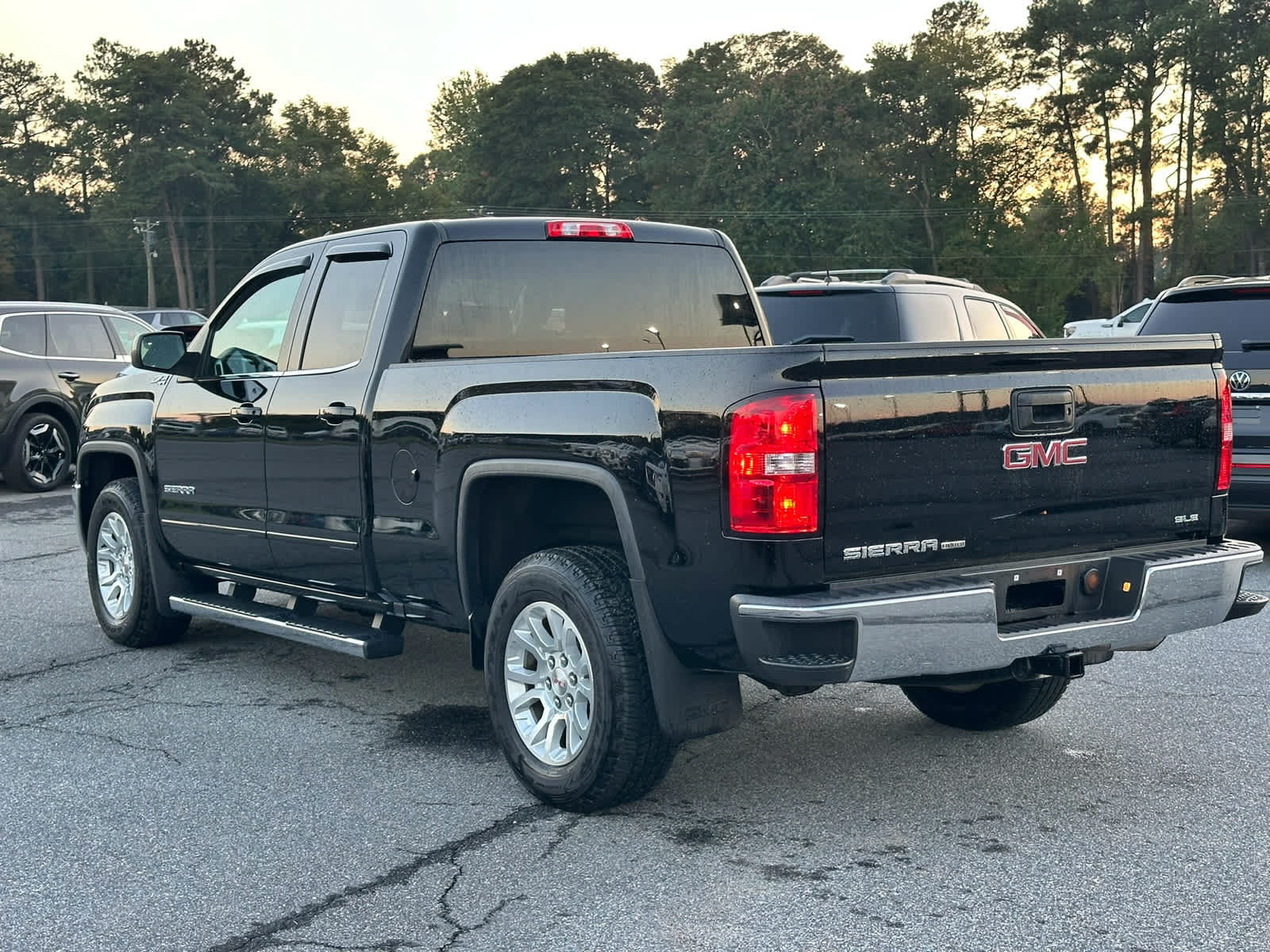 Used 2019 GMC Sierra 1500 SLE w/ SLE Value Package AWD/4WD image 10