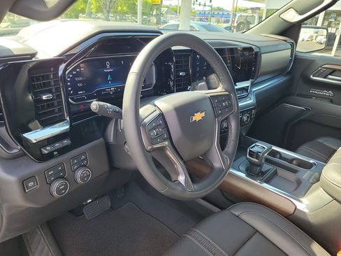 Used 2024 Chevrolet Silverado 1500 High Country w/ Technology Package AWD/4WD image 16