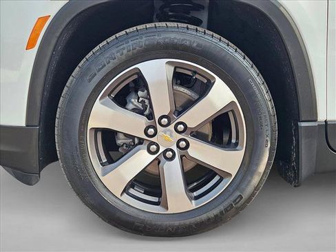 Used 2023 Chevrolet Traverse LT w/ LT Premium Package AWD/4WD image 25