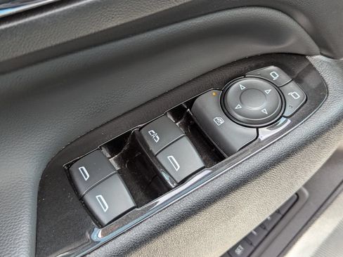 Used 2024 Chevrolet Equinox Premier w/ LPO, Cargo Package FWD image 18