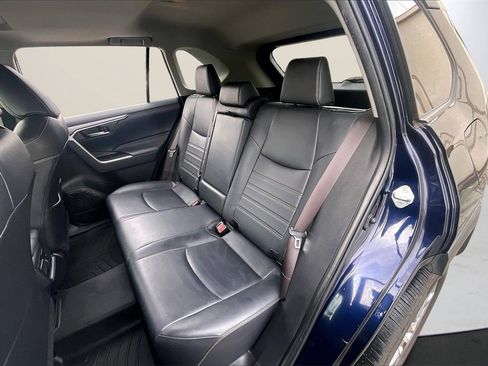 Used 2020 Toyota RAV4 XLE Premium image 23