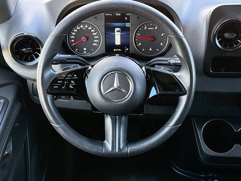 Used 2025 Mercedes-Benz Sprinter 2500 image 15