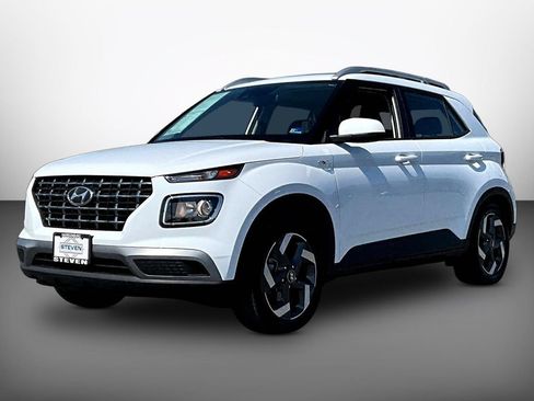 Certified 2022 Hyundai Venue SEL w/ Cargo Package FWD image 3