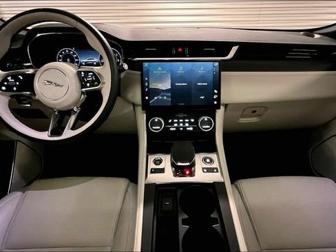 Certified 2025 Jaguar F-PACE R-Dynamic S image 18