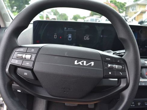 Used 2025 Kia K4 FWD image 13