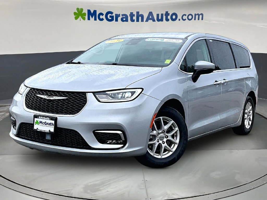 Used 2023 Chrysler Pacifica Touring-L FWD image 3