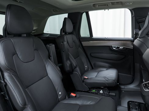 New 2026 Volvo XC90 B5 Ultra w/ Protection Package image 24