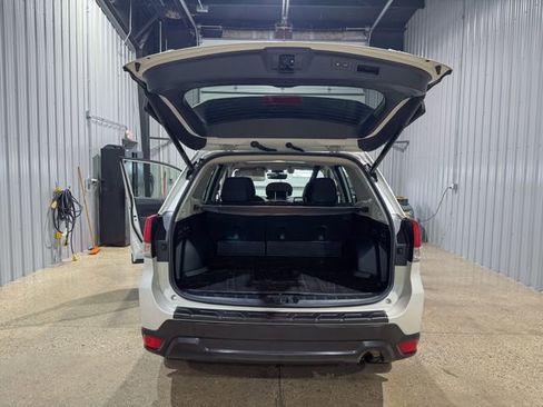 Used 2019 Subaru Forester Premium AWD/4WD image 5