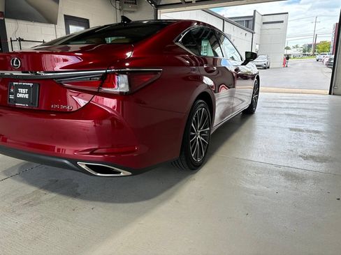 Used 2022 Lexus ES 350 w/ Premium Package FWD image 4
