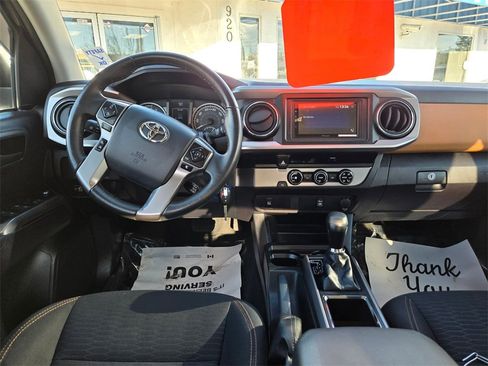 Used 2017 Toyota Tacoma 2WD Double Cab image 11