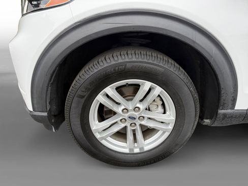Used 2020 Ford Explorer XLT w/ Equipment Group 202A RWD image 9