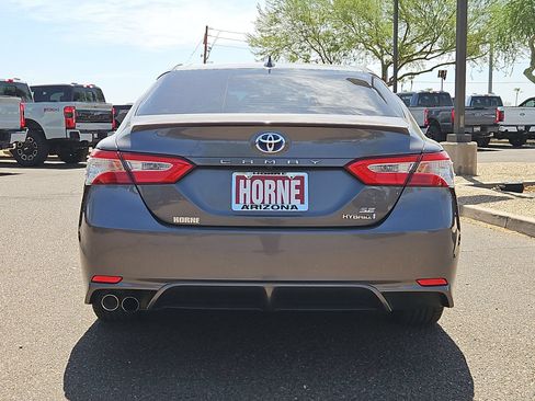 Used 2020 Toyota Camry SE FWD image 6