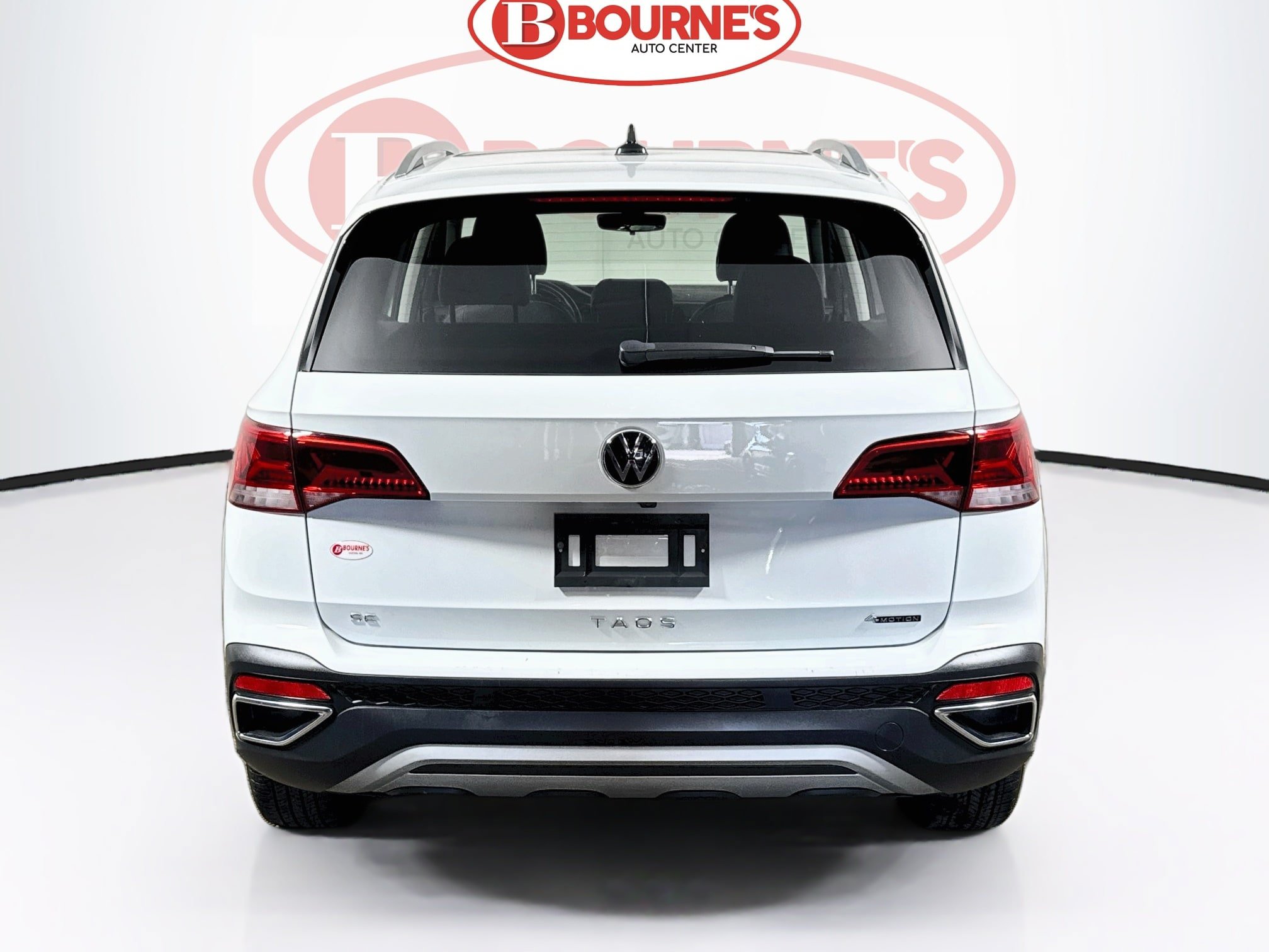 Used 2023 Volkswagen Taos SE w/ Panoramic Sunroof Package AWD/4WD image 10