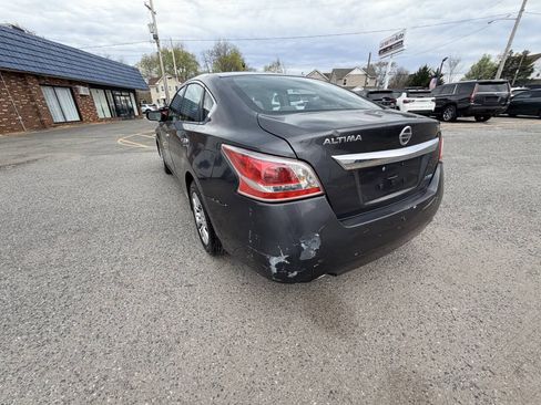 Used 2013 Nissan Altima 2.5 S FWD image 11