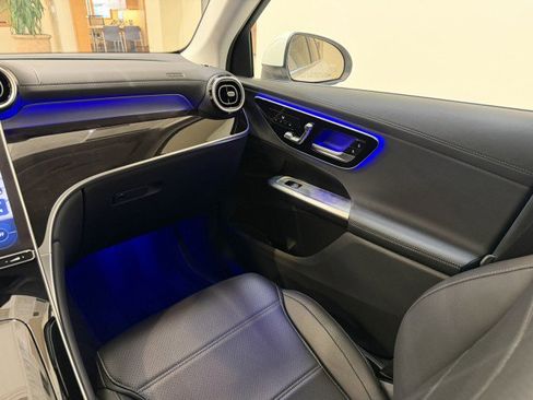 Used 2024 Mercedes-Benz GLC 300 4MATIC image 12