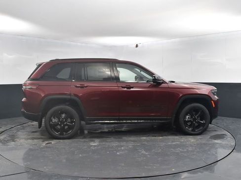 New 2025 Jeep Grand Cherokee Limited w/ Black Appearance Package AWD/4WD image 11