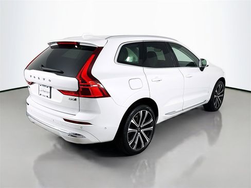 Used 2023 Volvo XC60 B6 Ultimate w/ Climate Package image 9