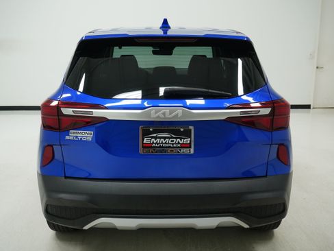 Used 2023 Kia Seltos LX AWD/4WD image 5