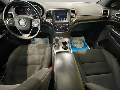 Used 2018 Jeep Grand Cherokee Laredo AWD/4WD image 14