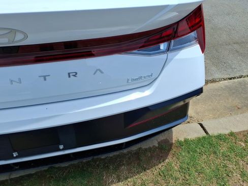Used 2025 Hyundai Elantra Limited FWD image 5