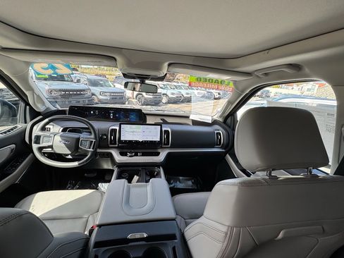 Used 2025 Ford Expedition Active image 25