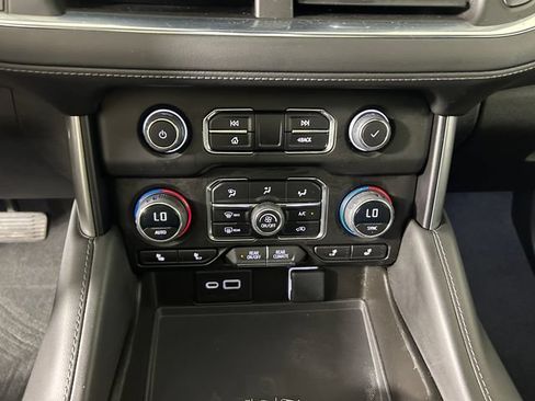 Used 2023 Chevrolet Tahoe Z71 w/ Luxury Package AWD/4WD image 23