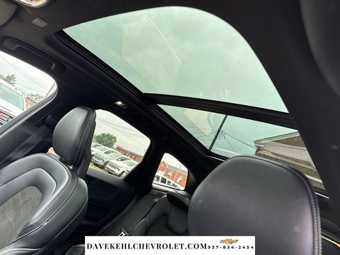 Used 2019 Volvo XC60 T6 R-Design AWD/4WD image 13