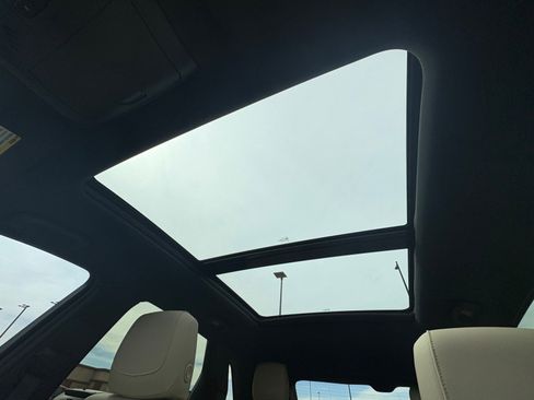 Used 2017 Cadillac XT5 Luxury w/ Driver Awareness Package image 18