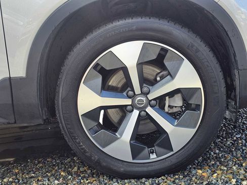 Used 2023 Volvo XC40 B5 Plus w/ Protection Package Premier image 9