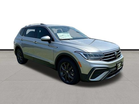 Used 2024 Volkswagen Tiguan SE FWD image 8