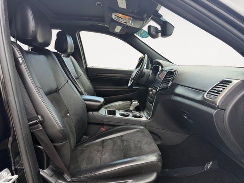 Used 2019 Jeep Grand Cherokee Altitude AWD/4WD image 12