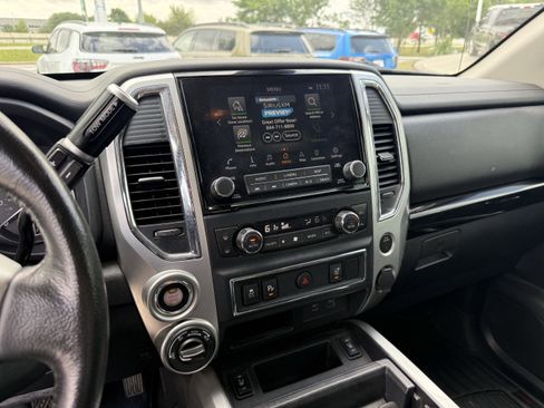 Used 2018 Ford Escape SE w/ SE Sync 3 Package image 1