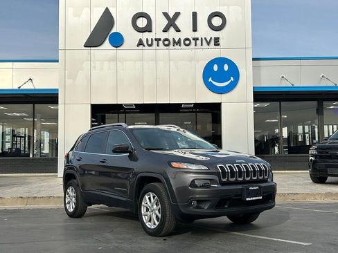 Used 2017 Jeep Cherokee Latitude w/ Comfort/Convenience Group image 1