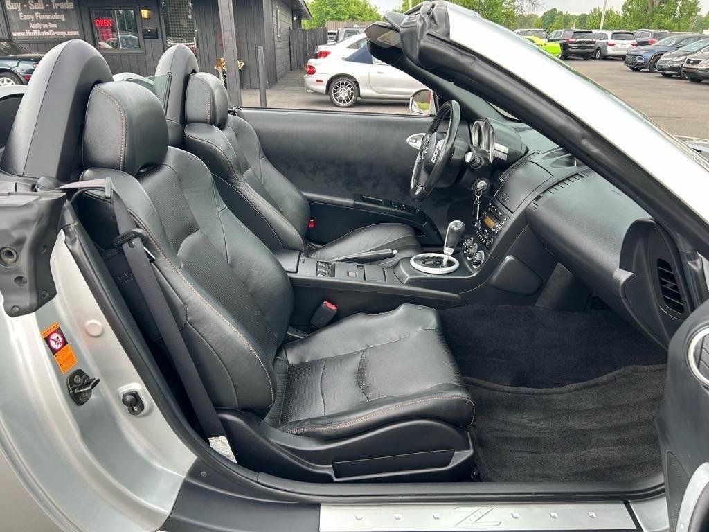 Used 2005 Nissan 350Z Touring RWD image 33